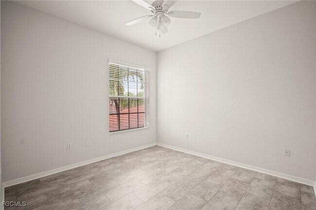 Building Photo - 9220 Belleza Way