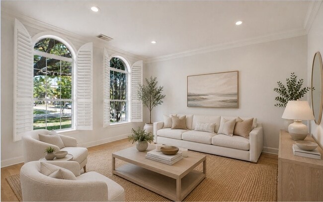 Building Photo - 4601 Mimosa Dr