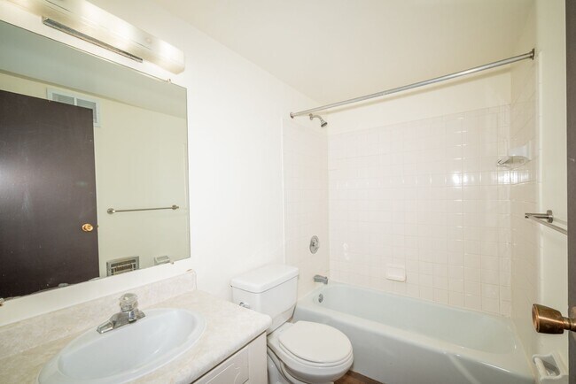 Building Photo - 1205 Emerald Terrace