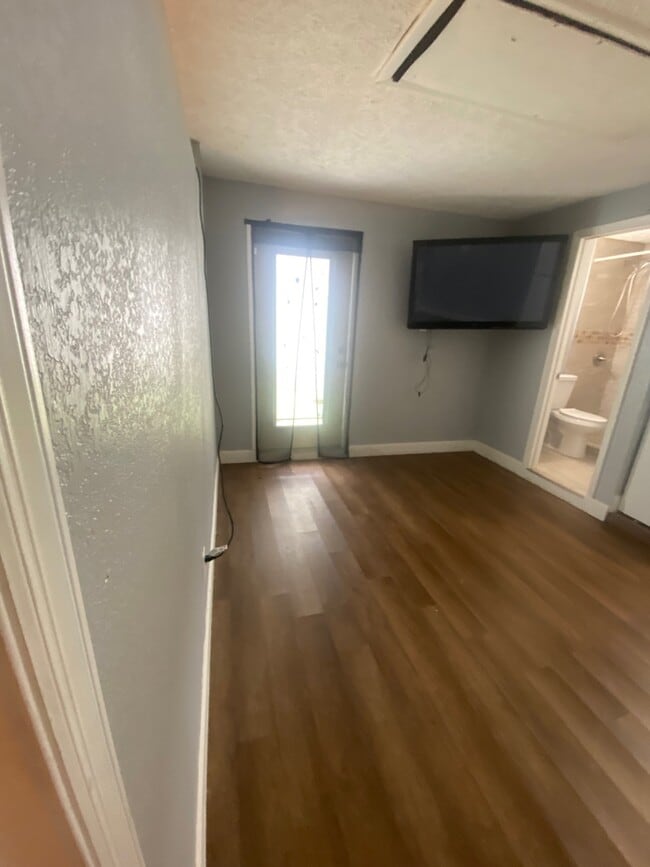 Building Photo - 27103 Frampton Ave