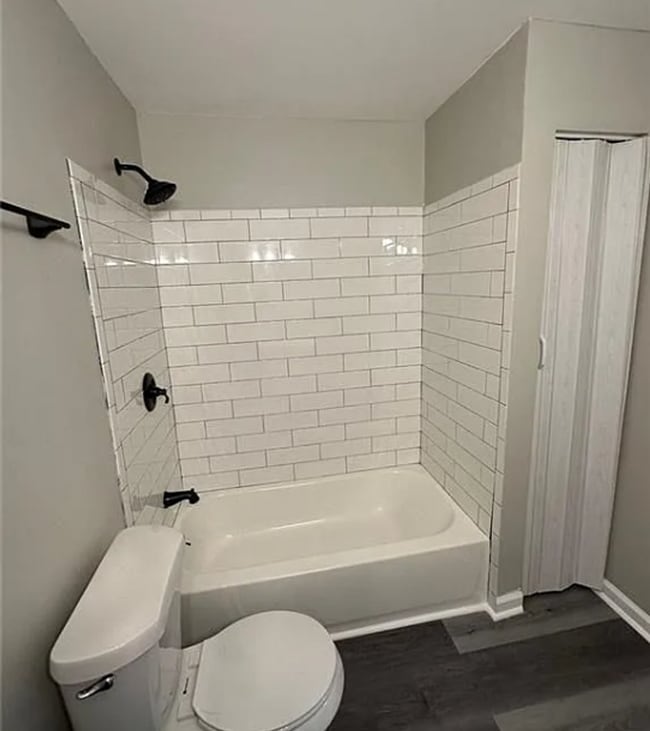 Building Photo - Beautiful 3-Bedroom Home in Quiet Cul-de-Sac | Garage + Fenced Yard | Section 8 & Pet Friendly