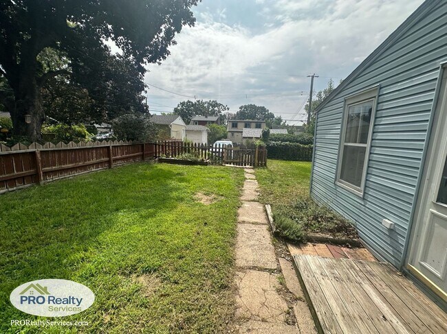 Building Photo - 2 Bedroom Home with an Office/Den Space