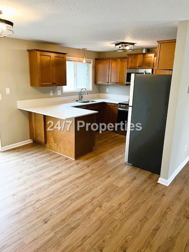 Building Photo - Fully Remodeled - 3BD I 2BA NE PDX HOME