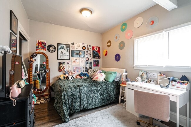 Building Photo - Bartlett Lower steps to campus