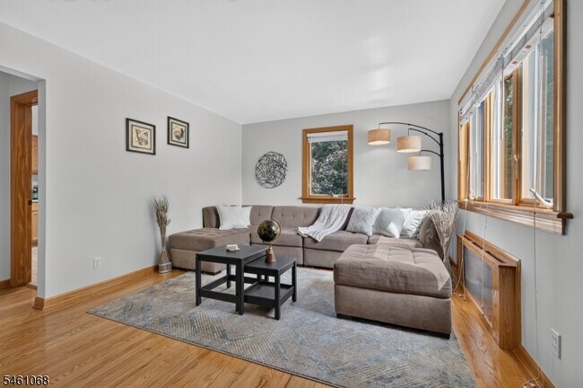 Building Photo - 4 Howard Ave