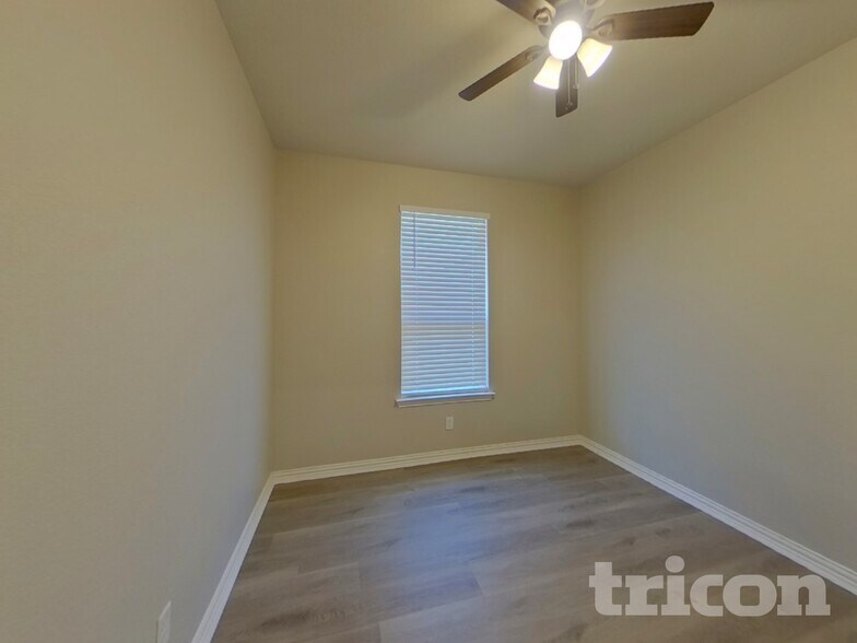 Building Photo - 1940 Gill Star Dr