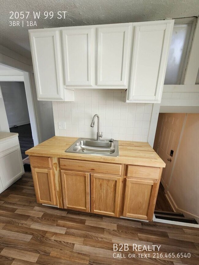 Building Photo - 2057 W 99th St