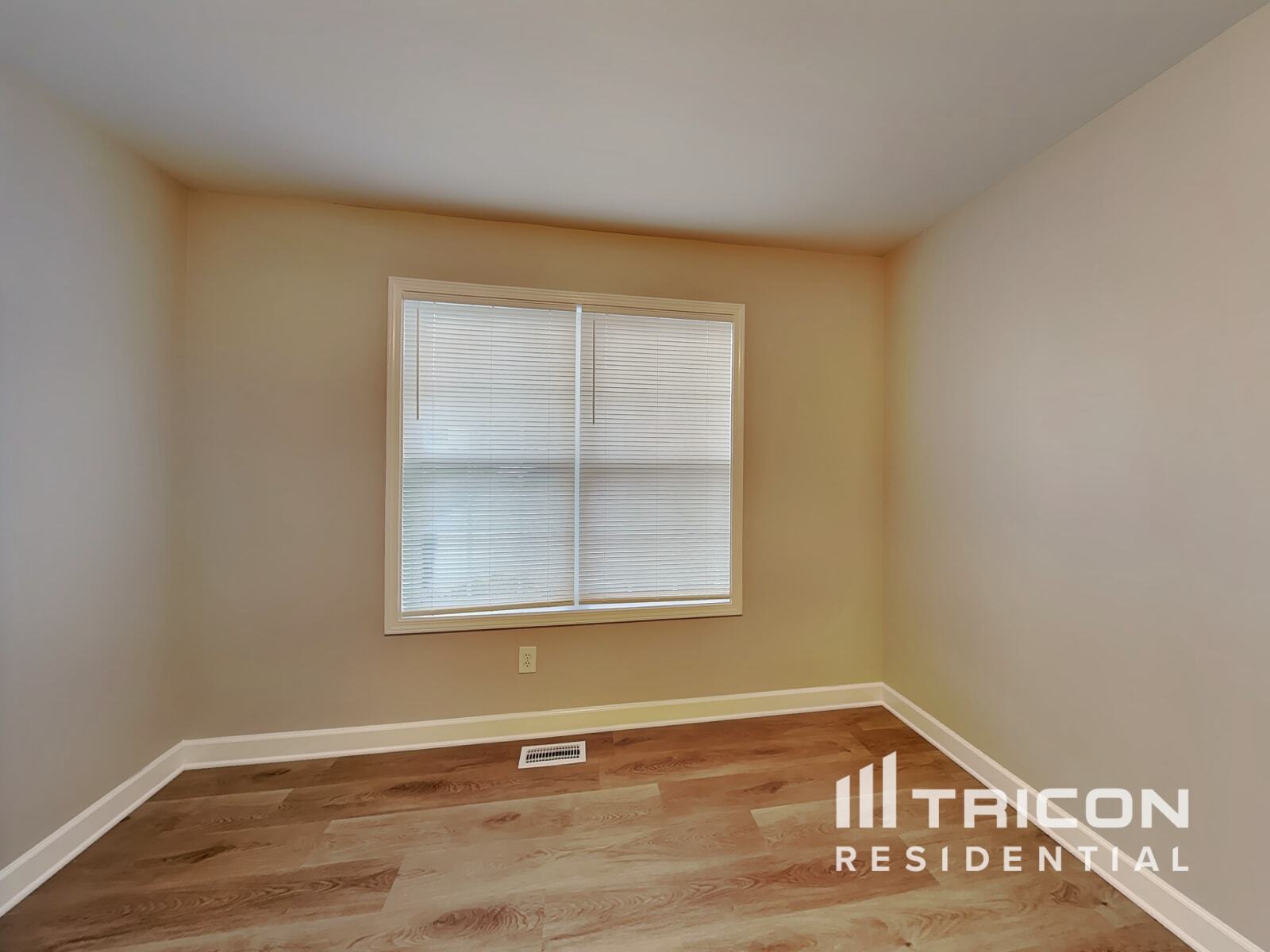 Building Photo - 639 Loch Lomond Cir