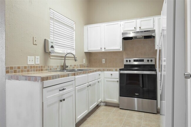 Building Photo - 3479 Rockrill Dr