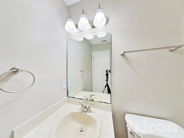 Building Photo - 2388 Kirkwall St