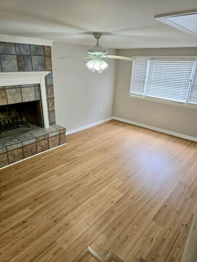 Building Photo - Charming ranch style home