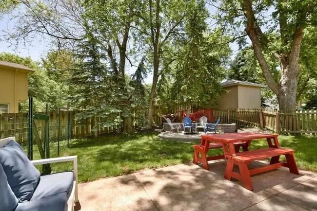 Building Photo - Prime Papillion Location Near Schools & Amenities