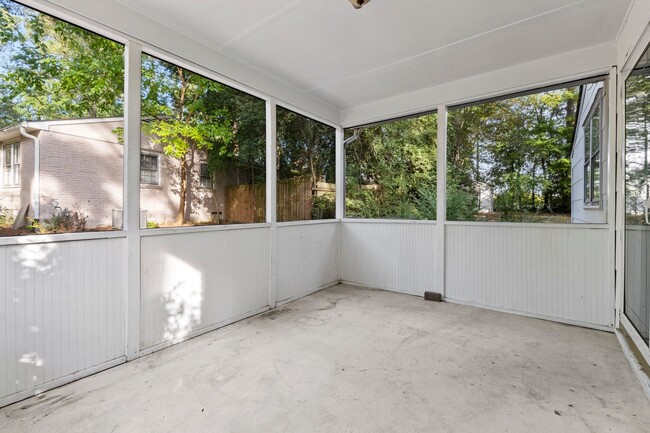 Building Photo - 3 Bedroom Ranch near Duke Raleigh Hospital...