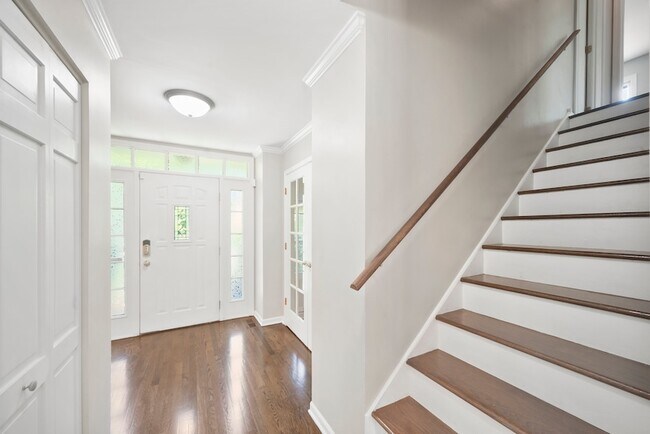 Building Photo - 310 Chesterfield Ln