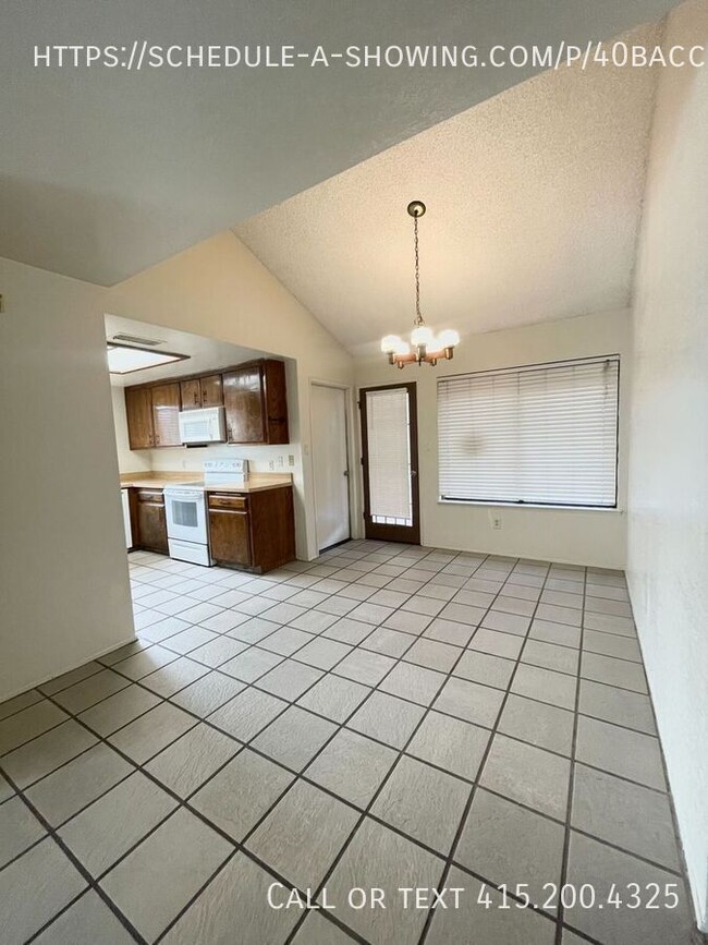 Building Photo - Charming 3-Bedroom, 2-Bathroom Home in Pri...