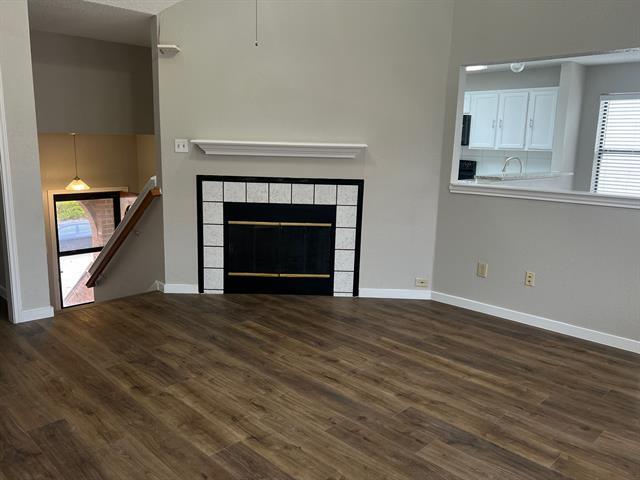 Building Photo - 786 Eiffel Dr