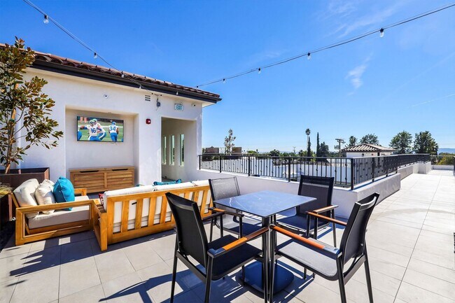 Building Photo - Unit Type: E1 | 1 Bed | 1 Bath