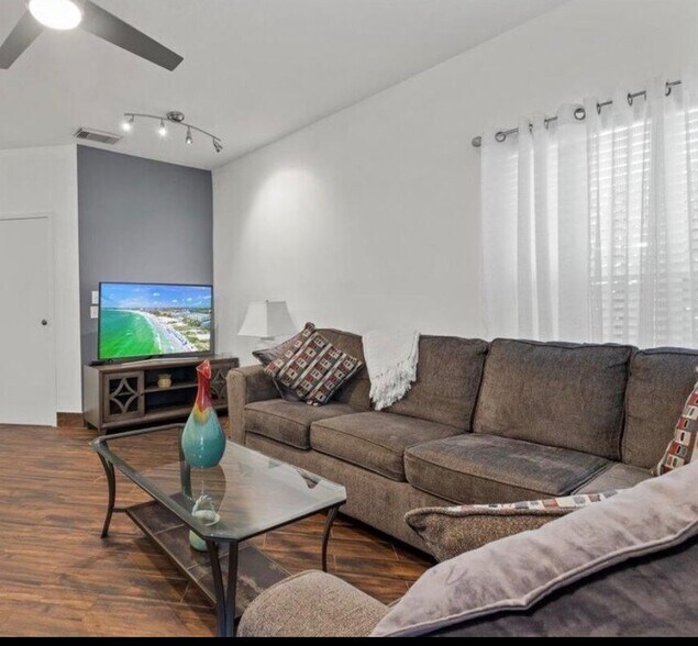 Building Photo - 9862 Perfect Dr