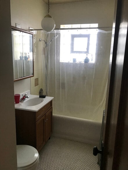 Building Photo - 6236 N Bell Ave