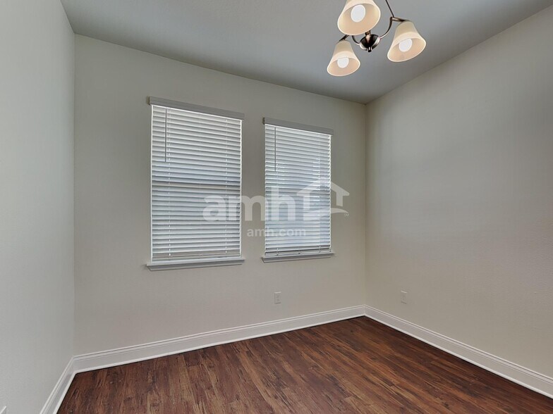 Building Photo - 990 Summer Stone Lp