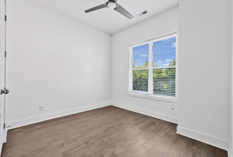 Building Photo - 700 James Ave