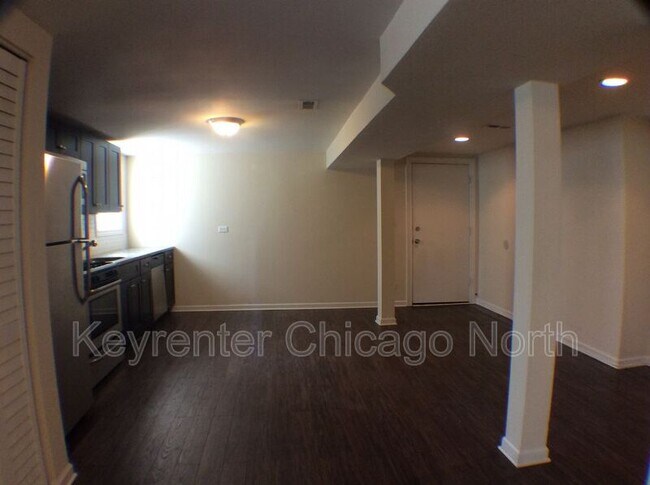 Building Photo - 6052 N Mozart St