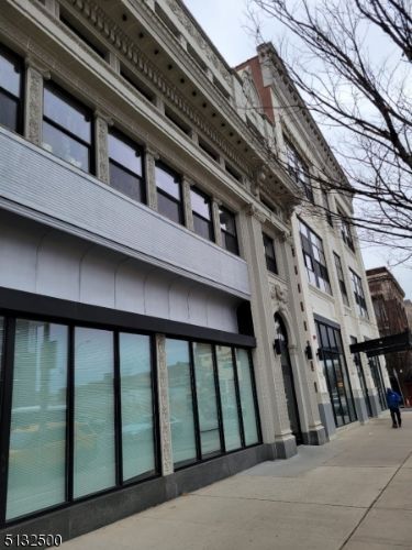 Building Photo - 1004 Broad St