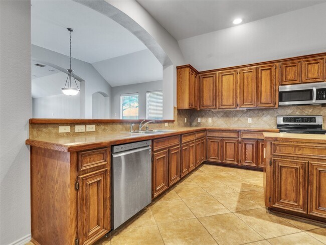 Building Photo - 5643 Walnut Glen Ln