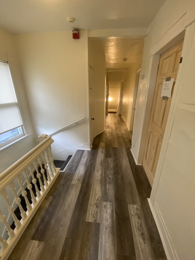 Building Photo - 133 Linden Ave