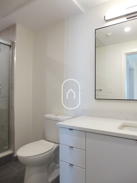 Building Photo - 47 Thorndike St