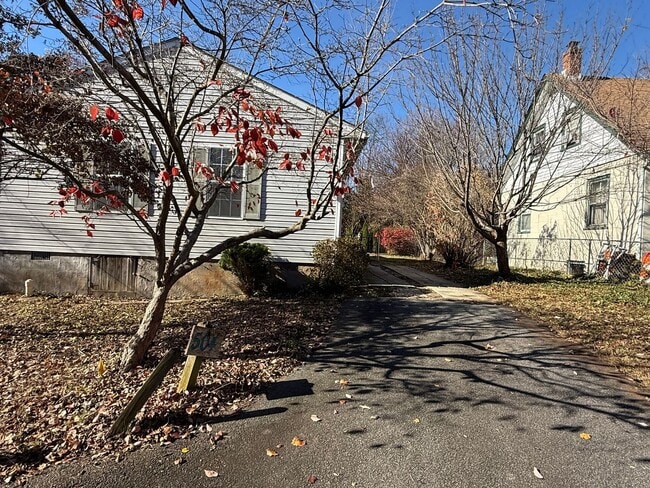 Building Photo - 504 9th St SW