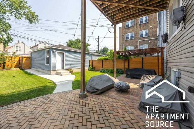 Building Photo - 2833 N Spaulding Ave