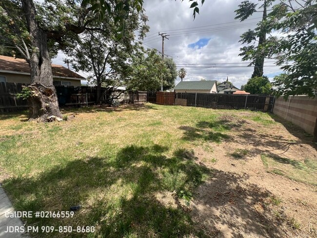 Building Photo - Rialto 2 bedroom Home
