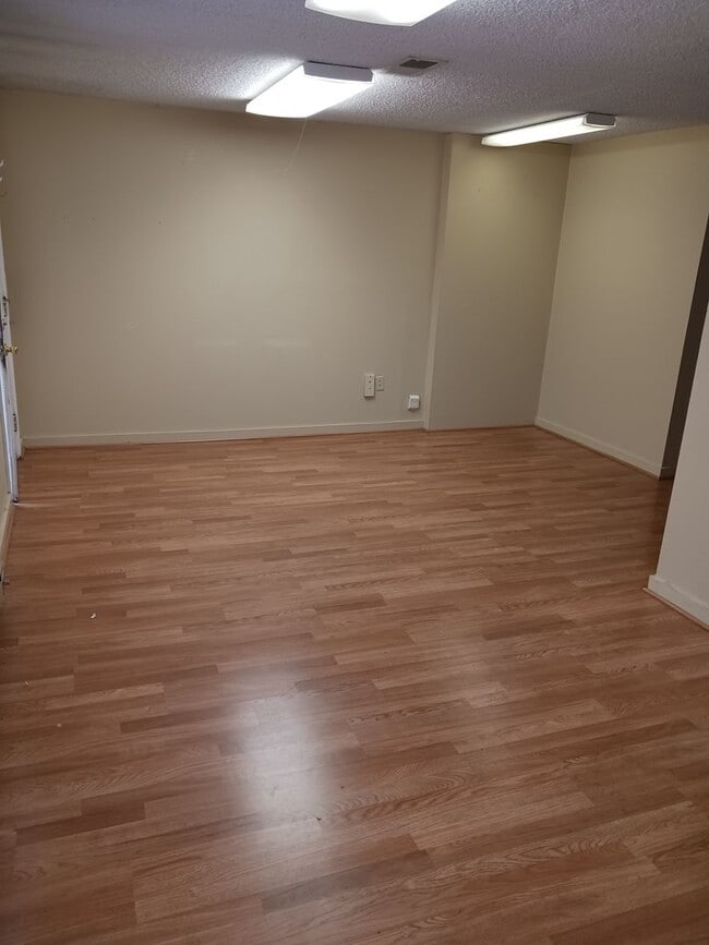 Building Photo - Albany Apartments