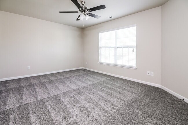 Building Photo - 280 Lakemont Dr