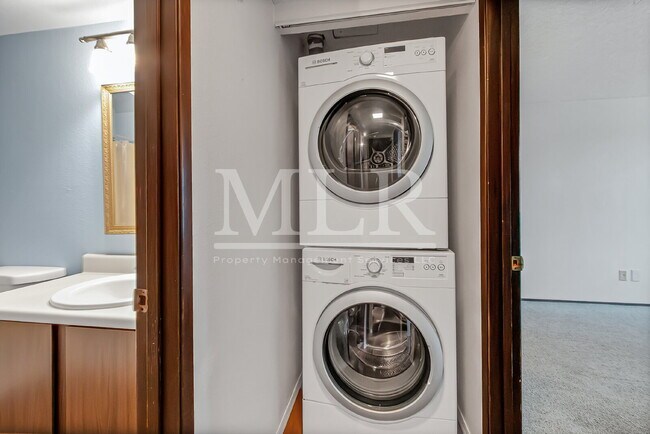 Building Photo - Peaceful 2 bed 2 bath condo