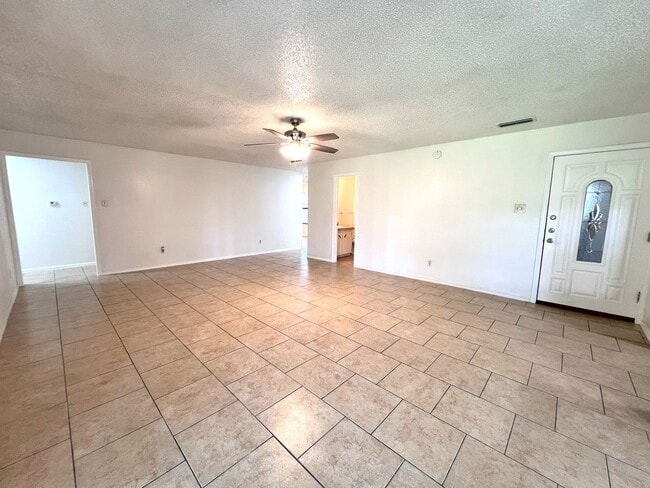 Building Photo - Charming 3-Bedroom Home for Rent in Harker...