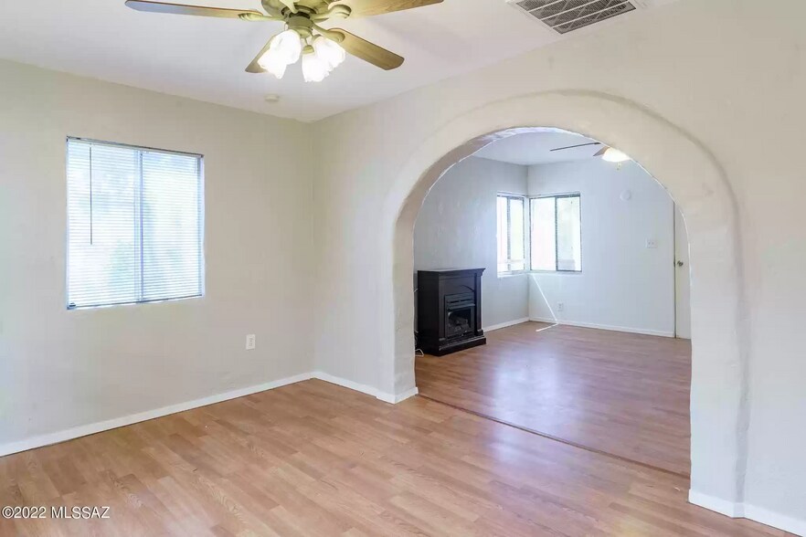 Building Photo - 232 E Pennsylvania Dr