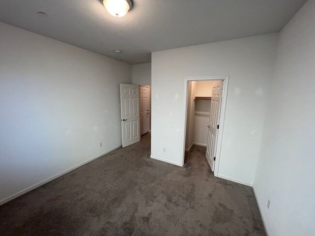 Building Photo - Upgraded four bedroom with great room!