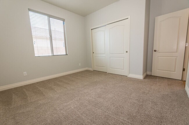 Building Photo - Gorgeous 4 Bedroom 2 Bathroom Home! Centra...