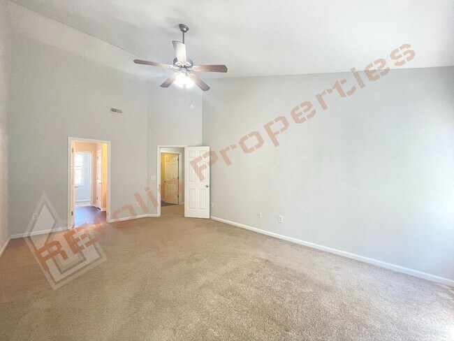 Building Photo - Wonderful 4 Bedroom 2.5 Bath, With Fresh P...