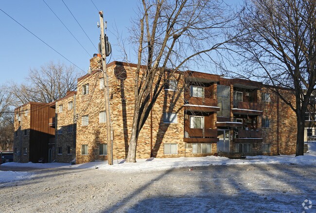 Primary Photo - 995 St Albans St N