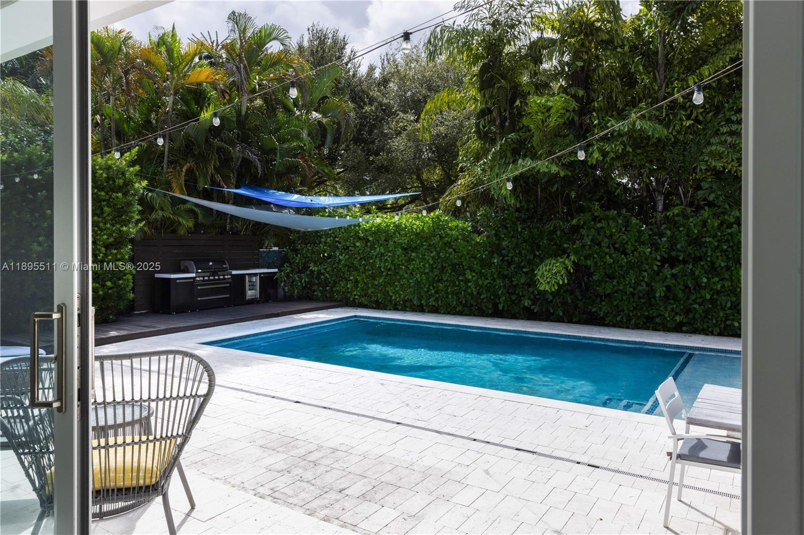 Building Photo - 1080 NE 104th St