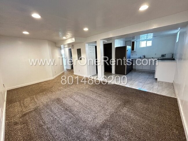 Building Photo - NO DEPOSIT option available for qualified ...