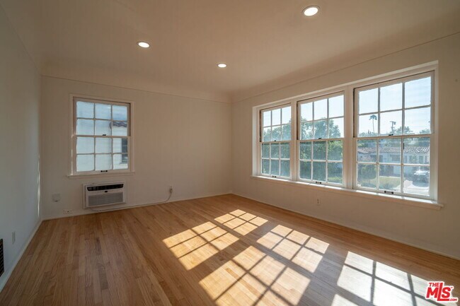 Building Photo - 1558 S Genesee Ave