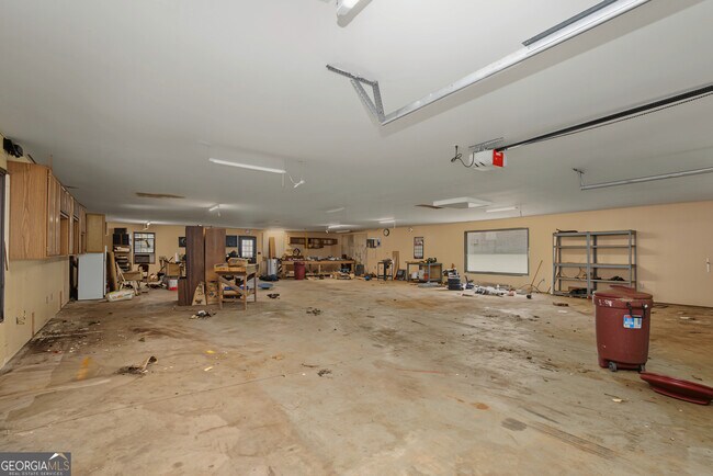 Building Photo - 241 Busbin Rd