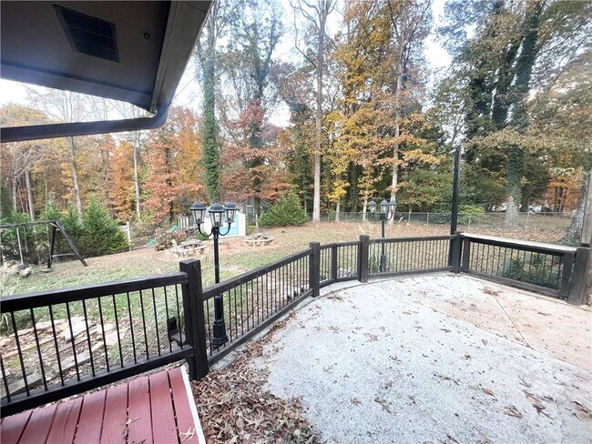 Building Photo - 2956 Spring Lake Dr