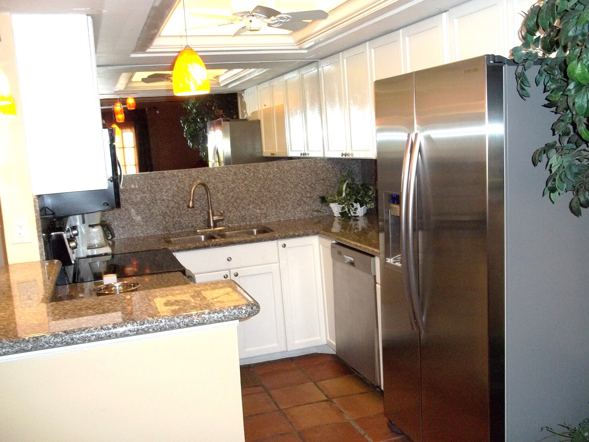 kitchen - 1475 Curlew Ave