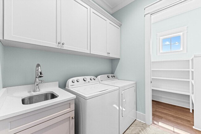 Building Photo - 465 Karcher Ave