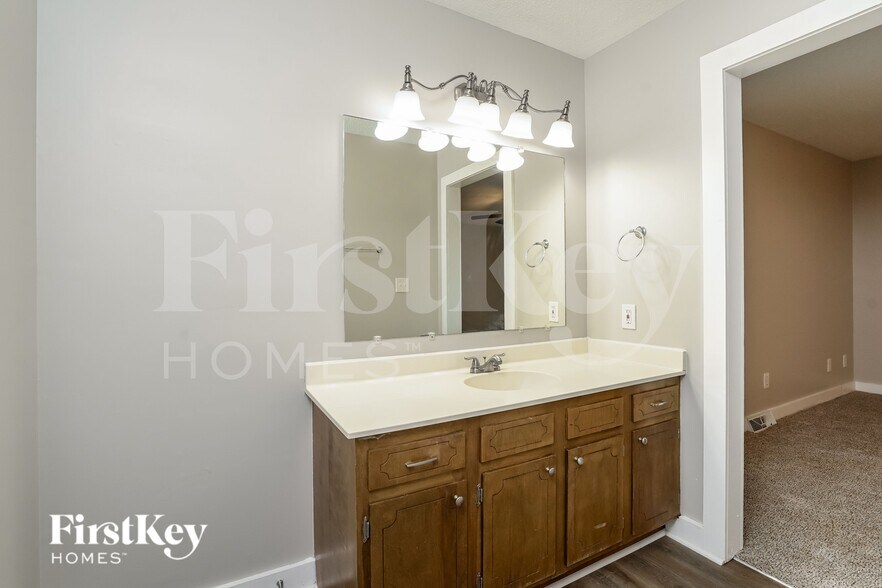 Building Photo - 8832 Belhaven Ct